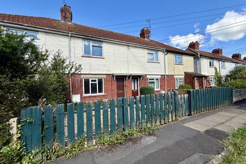 2 bed property, in North End, £110,000