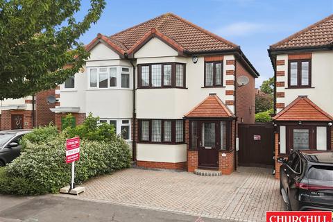 3 bed property, in Elmcroft Avenue, £725,000