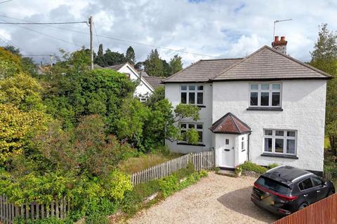 4 bed property, in Middlehill Road, £600,000