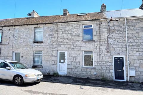 3 bed property, in Grove Road, £150,000