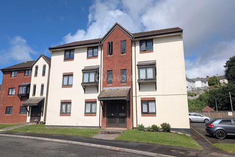 2 bed property, in Finch Close, £115,000