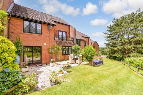 2 bed property, in Harrowlands Park, £375,000