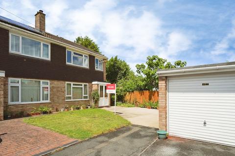 3 bed property, in Hinton Road, £300,000