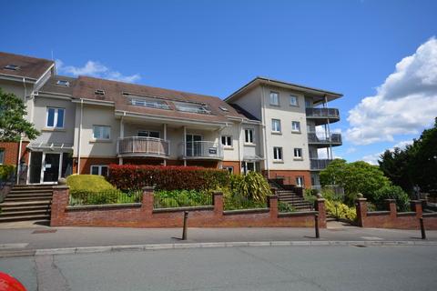 2 bed property, in The Cedars, £259,950
