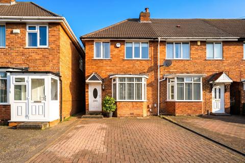 3 bed property, in Clinton Road, £325,000
