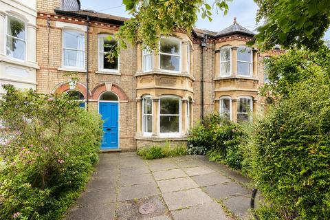 3 bed property, in Blinco Grove, £650,000