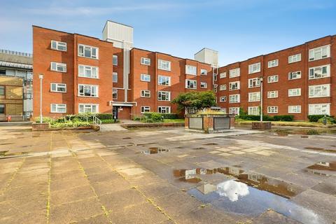 2 bed property, in Bedford House, £250,000