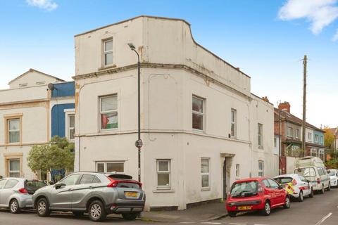 5 bed property, in Mina Road, £575,000