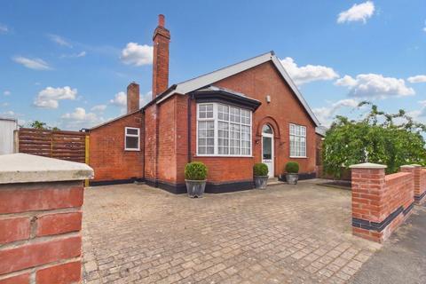 2 bed property, in Eastdale Road, £310,000