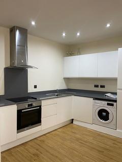 2 bed property, in Staines Road West, £280,000