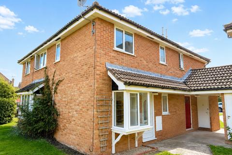 1 bed property, in Brick-Kilns, £167,000