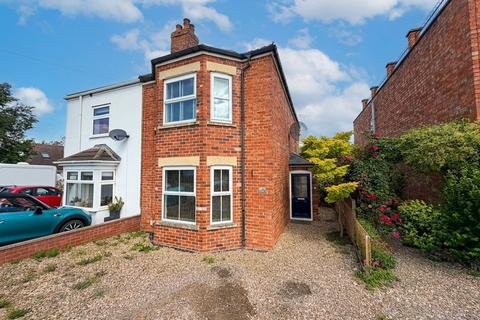 3 bed property, in Grantham Road, £260,000
