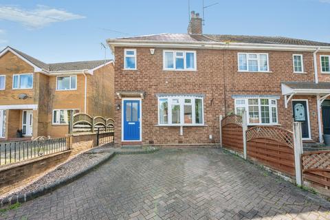 2 bed property, in Manor Road, £230,000