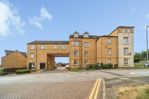 2 bed property, in Broadlands Court, £125,000