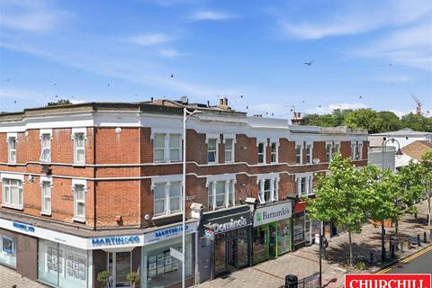 1 bed property, in High Street Wanstead, £325,000