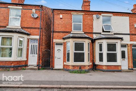 2 bed property, in Wordsworth Road, £135,000