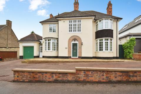 4 bed property, in Station Road, £825,000