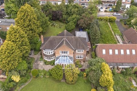 4 bed property, in Montagu Avenue, £925,000