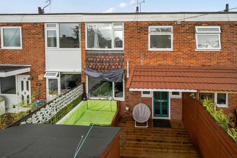 3 bed property, in Fleet Road, £265,000