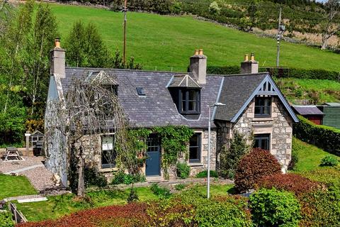 4 bed property, in Bellabeg, £300,000