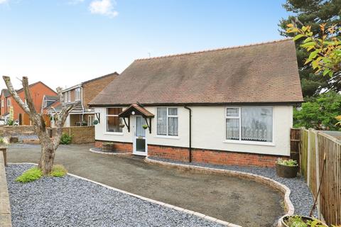 3 bed property, in Poplar Road, £375,000