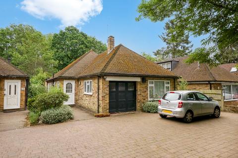 3 bed property, in Avenue Road, £1,150,000