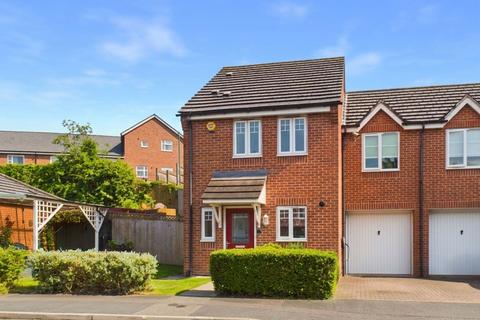 2 bed property, in Bakewell Drive, £200,000
