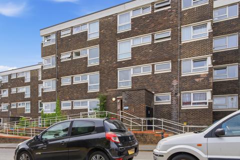 2 bed property, in Shawbridge, £160,000