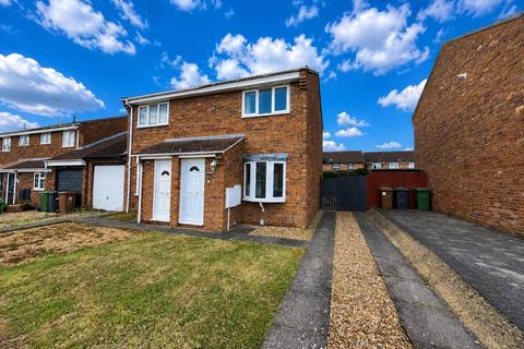 2 bed property, in Hawkshead Way, £200,000