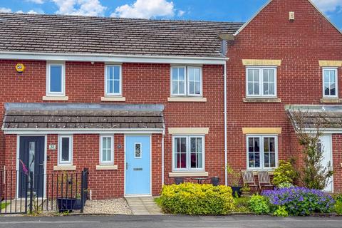 4 bed property, in Barlow Close, £250,000