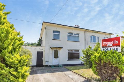 3 bed property, in Hallards Close, £250,000