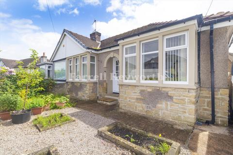 2 bed property, in Branksome Drive, £200,000