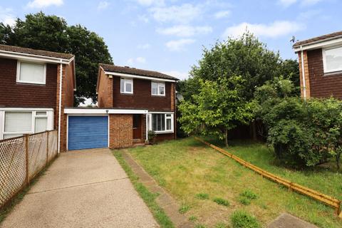 3 bed property, in Woking GU21, £515,000