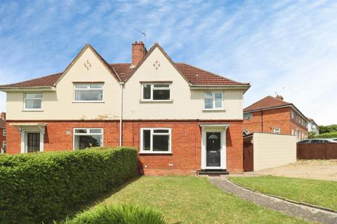 3 bed property, in Newbury Road, £350,000