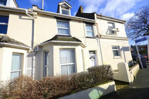 5 bed property, in Windham Road, £220,000
