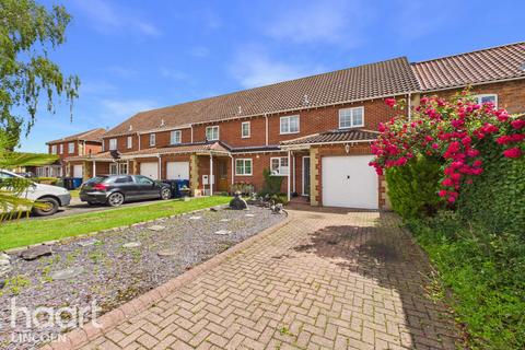 3 bed property, in Manor Court, £240,000