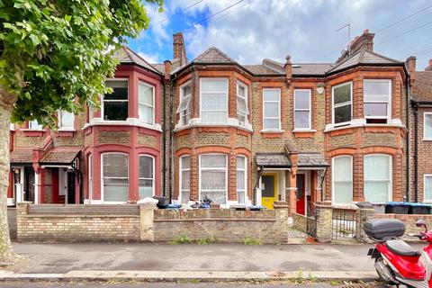 5 bed property, in Bathurst Gardens, £1,350,000