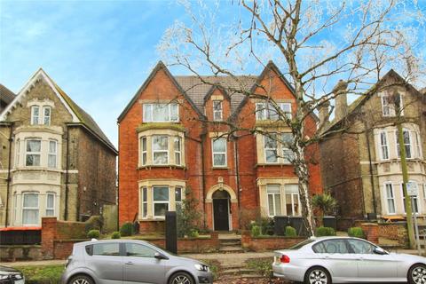 1 bed property, in Clapham Road, £75,000