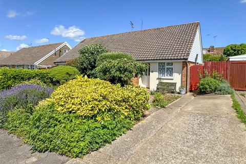 2 bed property, in Harting Road, £285,000