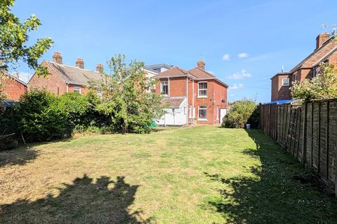 3 bed property, in FUNTLEY HILL, £350,000