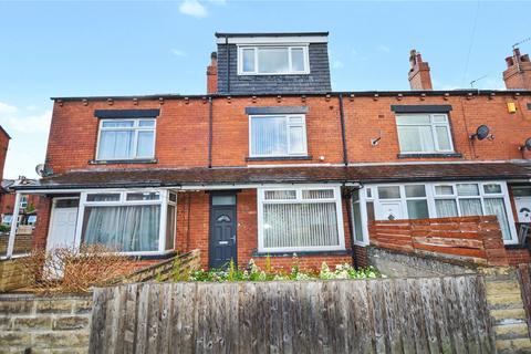 3 bed property, in Cross Flatts Grove, £175,000