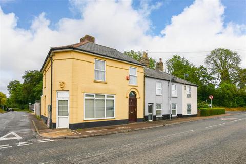 3 bed property, in Market Street, £300,000
