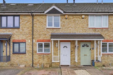 2 bed property, in Longcourt Mews, £585,000