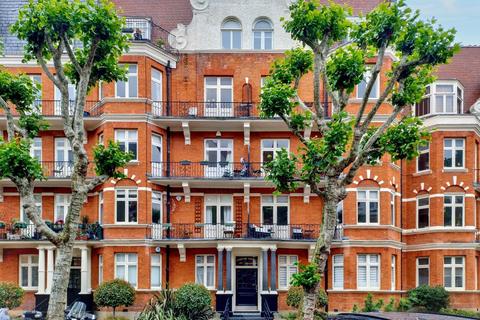 4 bed property, in Flat 230 Lauderdale Mansions, £650,000