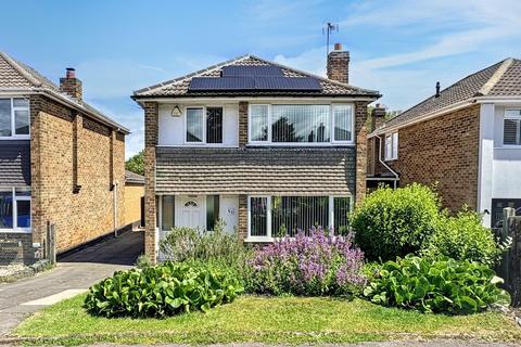 3 bed property, in Rosslyn Road, £280,000