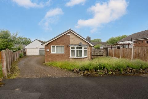 2 bed property, in Lower Mead Drive, £170,000