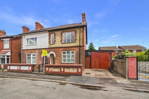 4 bed property, in Edward Avenue, £180,000
