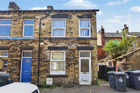 2 bed property, in Brooke Street, £80,000