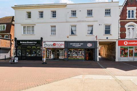 2 bed property, in High Street, £125,000
