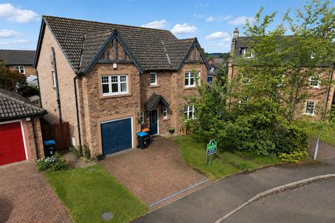 4 bed property, in Carlyle Drive, £325,000
